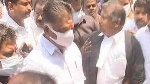 ஆறுமுகசாமி ஆணையத்தில் ஆஜராக வந்த ஓ.பன்னீர்செல்வம்