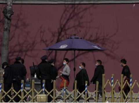 சீனாவில் கரோனா அலை: தொழில் நகரில் திடீர் லாக்டவுன்; முடங்கிய 90 லட்சம் மக்கள்