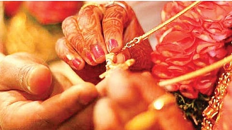 வாசகர் வாசல் | ஒன்றைப் பறித்து இன்னொன்றைத் தருவதா நீதி?