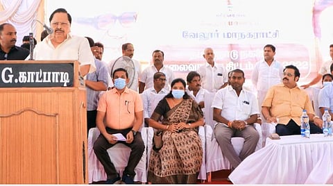 காட்பாடியில் நகரப்புற வேலை வாய்ப்பு திட்டத்தின் கீழ் புதிய திட்டங்களை  நீர்வளத்துறை அமைச்சர் துரைமுருகன் தொடங்கி வைத்தார்