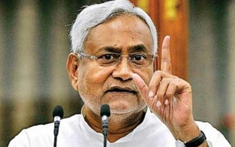 பிஹார் மாநிலத்தில் சொந்த ஊரில் முதல்வர் நிதிஷ் குமார் மீது தாக்குதல்