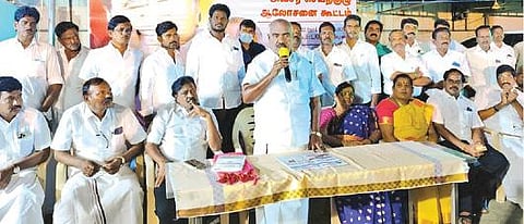 விழுப்புரம் வடக்கு மாவட்ட திமுக செயற்குழுக் கூட்டத்தில் அமைச்சர் மஸ்தான் பேசுகிறார்.