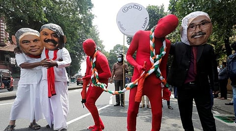 இலங்கை பொருளாதார நெருக்கடி | ராஜபக்சே குடும்பத்தின் மீது மக்களுக்கு ஏன் இவ்வளவு கோபம்?