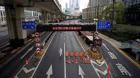 ஷாங்காய் நகரில் வேகமாக பரவும் ஒமிக்ரான்: 10 ஆயிரம் சுகாதார ஊழியர்களை அனுப்பியது சீன அரசு