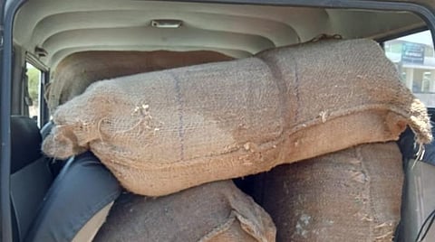 மீட்கப்பட்ட கஞ்சா சாக்குகள்