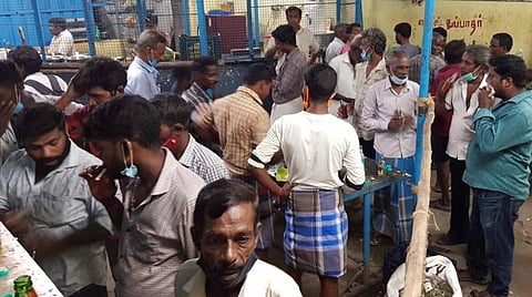 டாஸ்மாக் பார்களை 6 மாதங்களில் மூடும் உத்தரவுக்கு உயர் நீதிமன்றம் இடைக்கால தடை