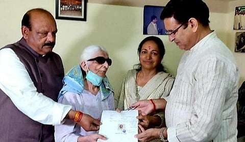 ரூ.50 லட்சம் சொத்துகளை ராகுலுக்கு எழுதி வைத்த மூதாட்டி