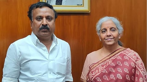 மதுரை சித்திரைத் திருவிழா: நிர்மலா சீதாராமனுக்கு பாஜக நேரில் அழைப்பு