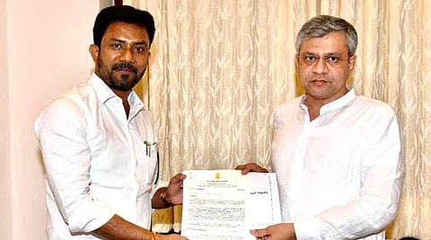 'தென் மாவட்டங்களில் ரயில் தொழிற்சாலைகள் அவசியம்' - ரயில்வே அமைச்சரிடம் ரவீந்திரநாத் நேரில் கோரிக்கை