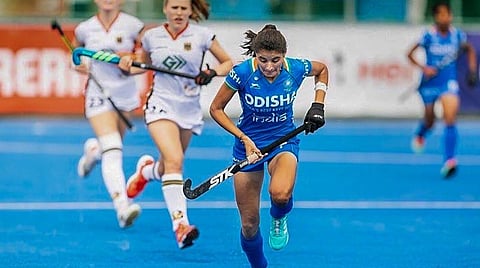 மும்தாஜ் அசத்தல் | மகளிர் ஜூனியர் ஹாக்கி உலகக் கோப்பை அரையிறுதிக்கு இந்தியா முன்னேற்றம்