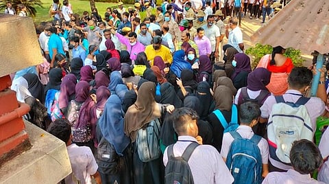 'ஹிஜாப் அணிந்து தேர்வெழுத அனுமதியுங்கள்' - கர்நாடக முதல்வருக்கு மாணவி கோரிக்கை