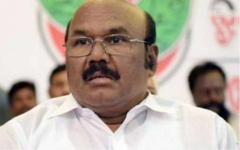 8 காவல் அதிகாரிகள் மீது நடவடிக்கை தேவை: மனித உரிமை ஆணையத்தில் ஜெயக்குமார் புகார்