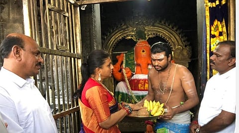 தாய் மொழியுடன் ஆங்கிலம், இந்தி கற்க வேண்டும்: ஆந்திர அமைச்சர் ரோஜா கருத்து