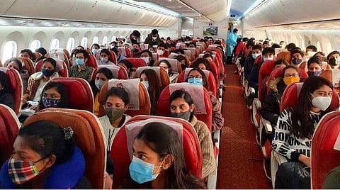 உக்ரைனிலிருந்து திரும்பிய மருத்துவ மாணவர்கள்: இந்திய கல்லூரியில் இடம் கோரி ஆர்ப்பாட்டம்