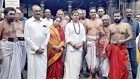 சிதம்பரம் நடராஜர் கோயிலில் ஆளுநர் ரவி தரிசனம்