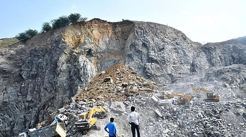 சட்டவிரோத கனிமக் கடத்தலை தடுக்க வாகனங்களில் ஜிபிஎஸ் கருவி கட்டாயம்: தமிழக கனிமவளத் துறையின் 5 அறிவிப்புகள்