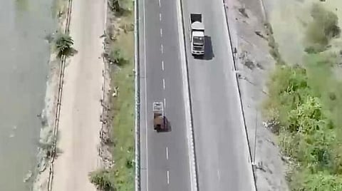 கிழக்கு கடற்கரை சாலை விரிவாக்கம்: தமிழக அரசு தடையின்மை சான்று வழங்கிவிட்டது - சட்டப்பேரவையில் அமைச்சர் வேலு விளக்கம்