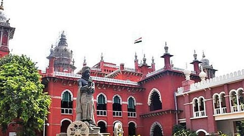 குத்தாலம் காவல் ஆய்வாளர் மீதான புகார் குறித்து 2 மாதங்களில் விசாரித்து முடிவு எடுக்க எஸ்பிக்கு உத்தரவு