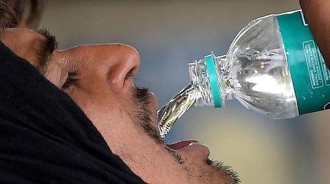 'கோடை வெயிலால் கோமா நிலைகூட ஏற்படக்கூடும்..' - ஆளுநர் தமிழிசை விழிப்புணர்வு ட்வீட்