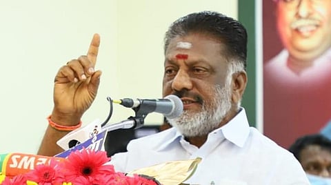 உறுதிமொழி விவகாரத்தில் தவறிழைக்காத மருத்துவக் கல்லூரி முதல்வரை தண்டிப்பது நியாயமற்ற செயல்: ஓபிஎஸ்