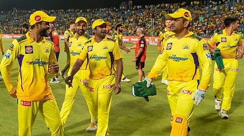IPL 2022 | தோனி தலைமையிலான சென்னை அணி பிளே ஆஃப் சுற்றுக்கு முன்னேற வாய்ப்பு: சேவாக்