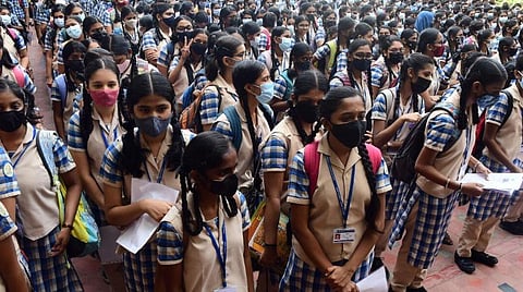 தமிழகம், புதுச்சேரியில் 8.60 லட்சம் மாணவர்கள் எழுதுகின்றனர் - பிளஸ் 2 பொதுத் தேர்வு நாளை தொடங்குகிறது