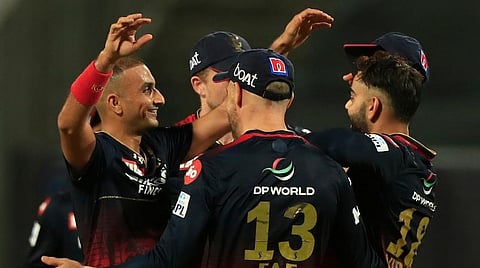 IPL 2022 | சென்னைக்கு மங்கிய பிளே ஆப் வாய்ப்பு  - பெங்களூருவிடம் தோல்வி