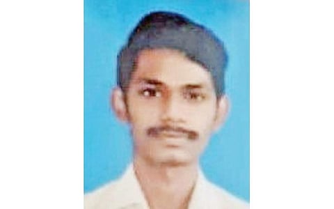 விருதுநகர் அருகே உருக்கமான கடிதம் எழுதி வைத்து விட்டு பிளஸ் 2 மாணவர் தற்கொலை