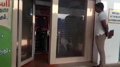 நாமக்கல் அருகே ஏடிஎம் இயந்திரத்தை உடைத்து ரூ.4.89 லட்சம் பணம் கொள்ளை