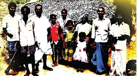 சாதிச் சான்றிதழுக்காகப் பழங்குடியினர் மரப்பொந்திலா வசிக்க வேண்டும்?