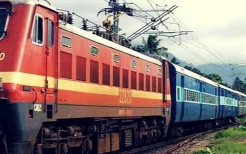 ரயில்வே தேர்வு எழுதுபவர்களுக்காக திருநெல்வேலி, மங்களூருவிலிருந்து சேலம் வழியே சிறப்பு ரயில்