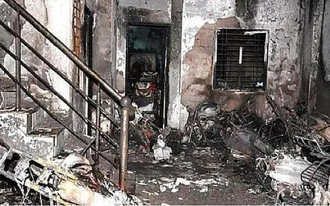 தீயில் சேதமடைந்த கட்டிடம்.