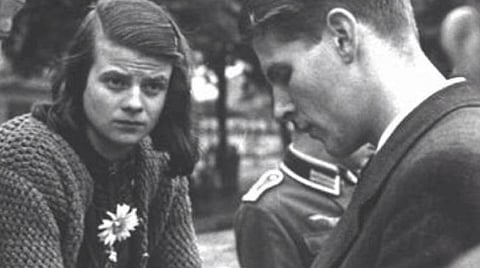 மே 9: சோஃபி ஸ்கால் பிறந்தநாள்: மணம் பரப்பும் வெள்ளை ரோஜா!