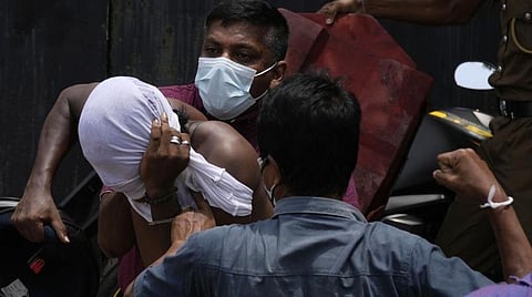 ரத்தக்களறியாகும் இலங்கை: ஆளும் கட்சி எம்.பி. அடித்துக் கொலை: தீவிரமாகும் போராட்டம்: துப்பாக்கிச்சூட்டில் 10 பேர் காயம்