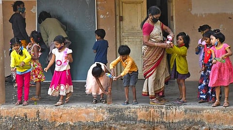 உயிரை காக்கும் கை கழுவும் பழக்கம்: விளக்கும் உலக சுகாதார நிறுவன ஆய்வு அறிக்கை 