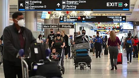 பூஸ்டர் தடுப்பூசி | வெளிநாடு செல்லும் இந்தியர்களுக்கு 9 மாத இடைவெளி கட்டாயமில்லை: மத்திய அரசு