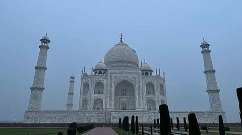 தாஜ்மகாலை வைத்து அரசியல் வேண்டாமே!
