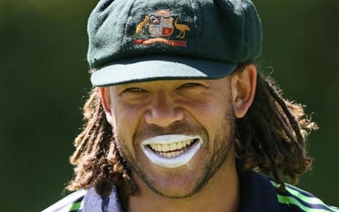 ஆஸ்திரேலிய முன்னாள் கிரிக்கெட் வீரர் ஆண்ட்ரூ சைமண்ட்ஸ் கார் விபத்தில் மரணம்