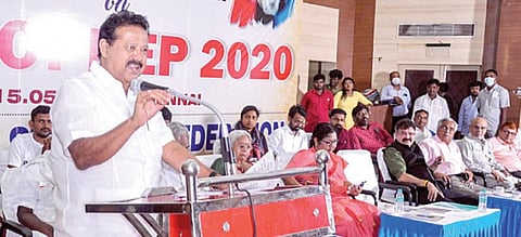 புதிய தேசிய கல்விக் கொள்கைக்கு எதிரான தேசிய மாநாடு அனைத்திந்திய மாணவர் பெருமன்றம் சார்பில் சென்னை தியாகராய நகரில் உள்ள சர் பிட்டி தியாகராயர் அரங்கில் நேற்று நடந்தது. இதில் உயர்கல்வித் துறை அமைச்சர் பொன்முடி பேசினார். கேரள கல்வித் துறை அமைச்சர் ஆர்.பிந்து, மகாராஷ்டிர மாநில வீட்டுவசதி துறை அமைச்சர் ஜித்தேந்திர அவாத் உள்ளிட்டோர் பங்கேற்றனர். படம்: பு.க.பிரவீன்