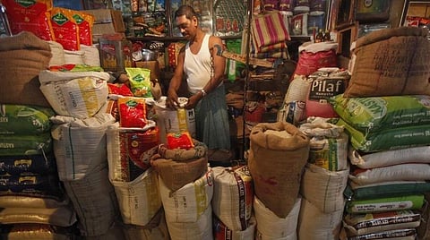 க்யூ காமர்ஸ் போட்டி: மளிகை கடைகளால் சமாளிப்பது சாத்தியமா?