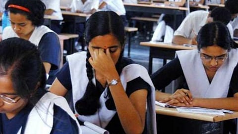 பிளஸ் 2 கணித பாடத்தேர்வு கடினமாக இருந்ததாக மாணவர், ஆசிரியர் கருத்து