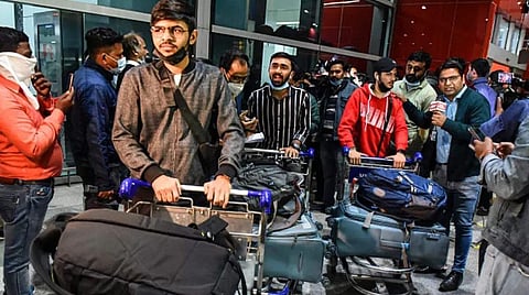 உக்ரைனிலிருந்து நாடு திரும்பிய மாணவர்களுக்கு எம்பிபிஎஸ் இடம்: மேற்குவங்கத்துக்கு என்எம்சி ஆட்சேபம்