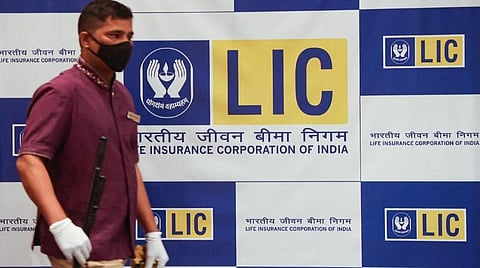 ஏற்றம் காணாத எல்ஐசி பங்கு: முதலீட்டாளர்கள் என்ன செய்யலாம்?