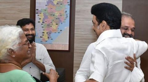 பேரறிவாளனை கட்டியணைத்த முதல்வர் | “இது அரசியல் வன்முறையை வளர்க்கும்” - எச்.ராஜா ஆவேசம்