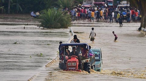 வடகிழக்கு மாநிலங்களில் இதுவரை வெள்ளம், நிலச்சரிவால் 58 பேர் உயிரிழப்பு - அசாமில் 8 லட்சம் பேர் பாதிப்பு