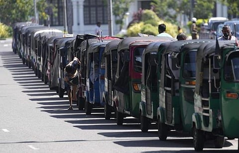 இலங்கையில் நெருக்கடிக்கு மேல் நெருக்கடி: பெட்ரோல் லிட்டர் ரூ.420, டீசல் ரூ.400 ஆக உயர்வு