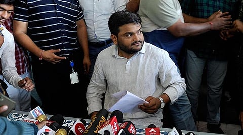 இந்துக்களை காங்கிரஸ் கட்சி அதிகம் வெறுப்பது ஏன்? - ஹர்திக் படேல் கேள்வி