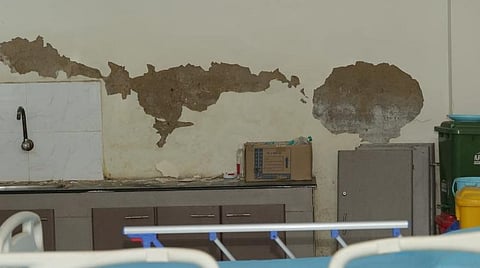 முதியோர் மருத்துவமனை கட்டிடம்: ஆய்வு செய்ய ஐஐடி பேராசிரியர் தலைமையில் குழு