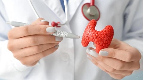 தைராய்டிசம் பிரச்சினை: அறிகுறிகள் முதல் 5 குறிப்புகள் வரை - ஒரு விரைவுப் பார்வை