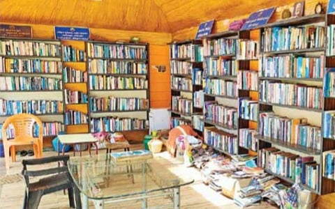 திறந்தவெளி நூலகத்தில் பழைய பாடப் புத்தகங்கள்: திறக்கப்பட்டதன் நோக்கம் நிறைவேறுமா?